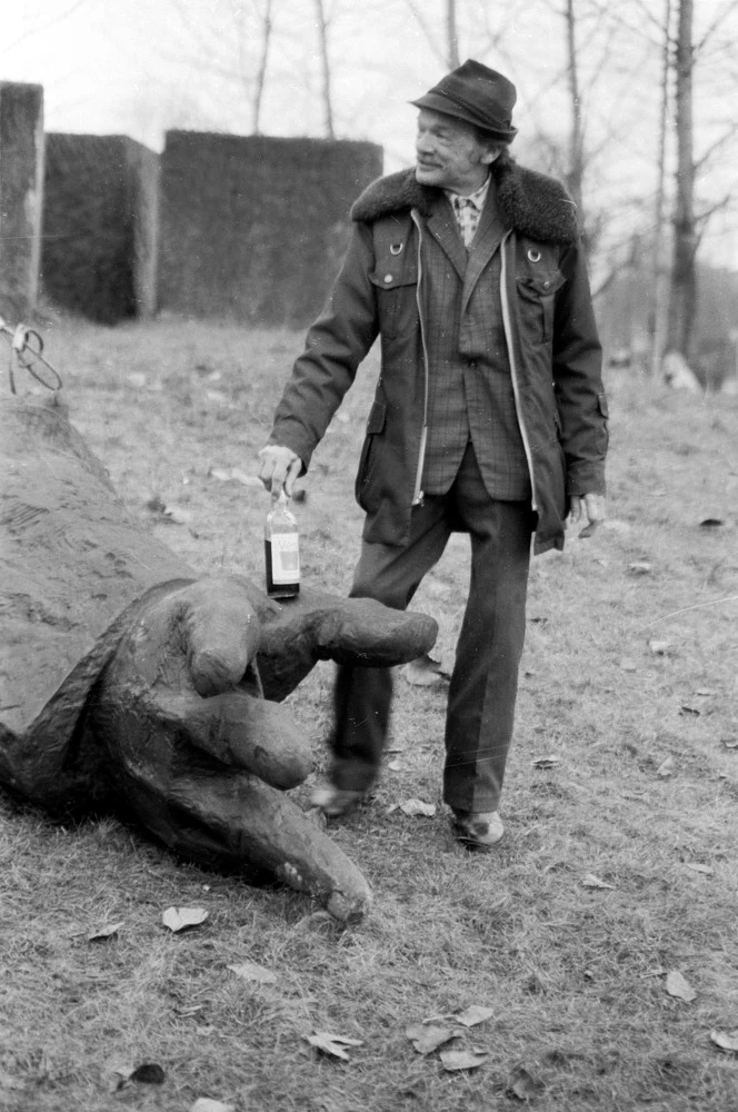 Demontaż pomnika marszałka Iwana Koniewa; 09.01.1990 Kraków