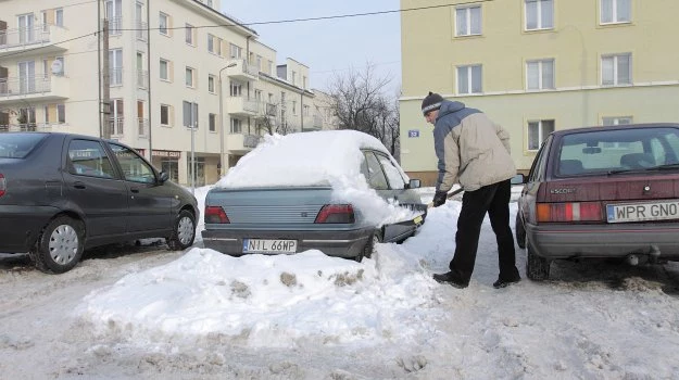 Nawet nieużywanym samochodem warto co 2-3 tygodnie przejechać kilkanaście km.