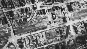 Zdjęcie zostało wykonane 30 sierpnia 1944 roku o godzinie 15:15