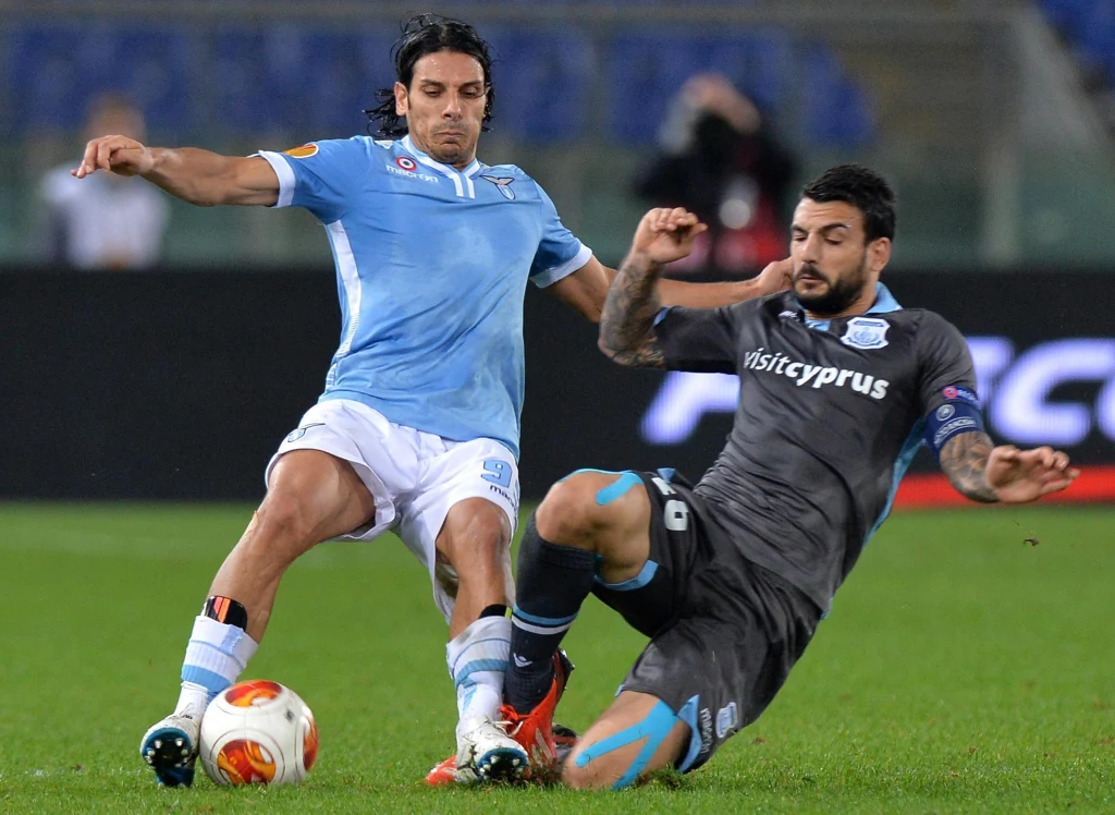 Piłkarz Lazio Rzym Sergio Floccari (z lewej) Piłkarz Lazio Rzym Sergio Floccari (z lewej)