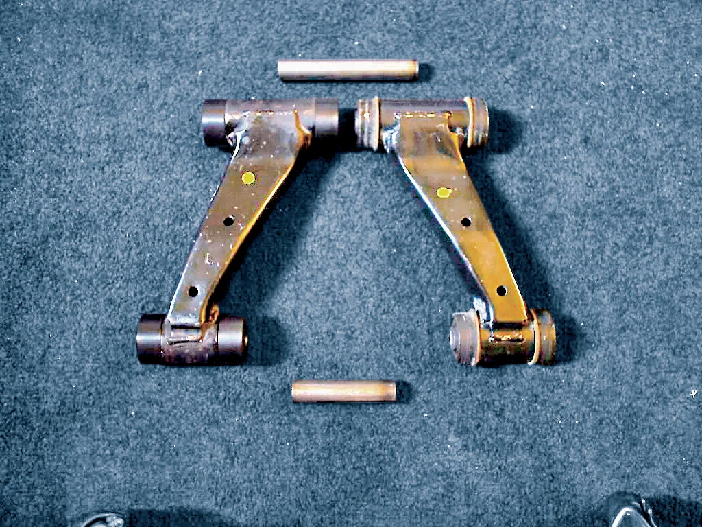 Nissan Primera P11: wahacze górne zawieszenie przód