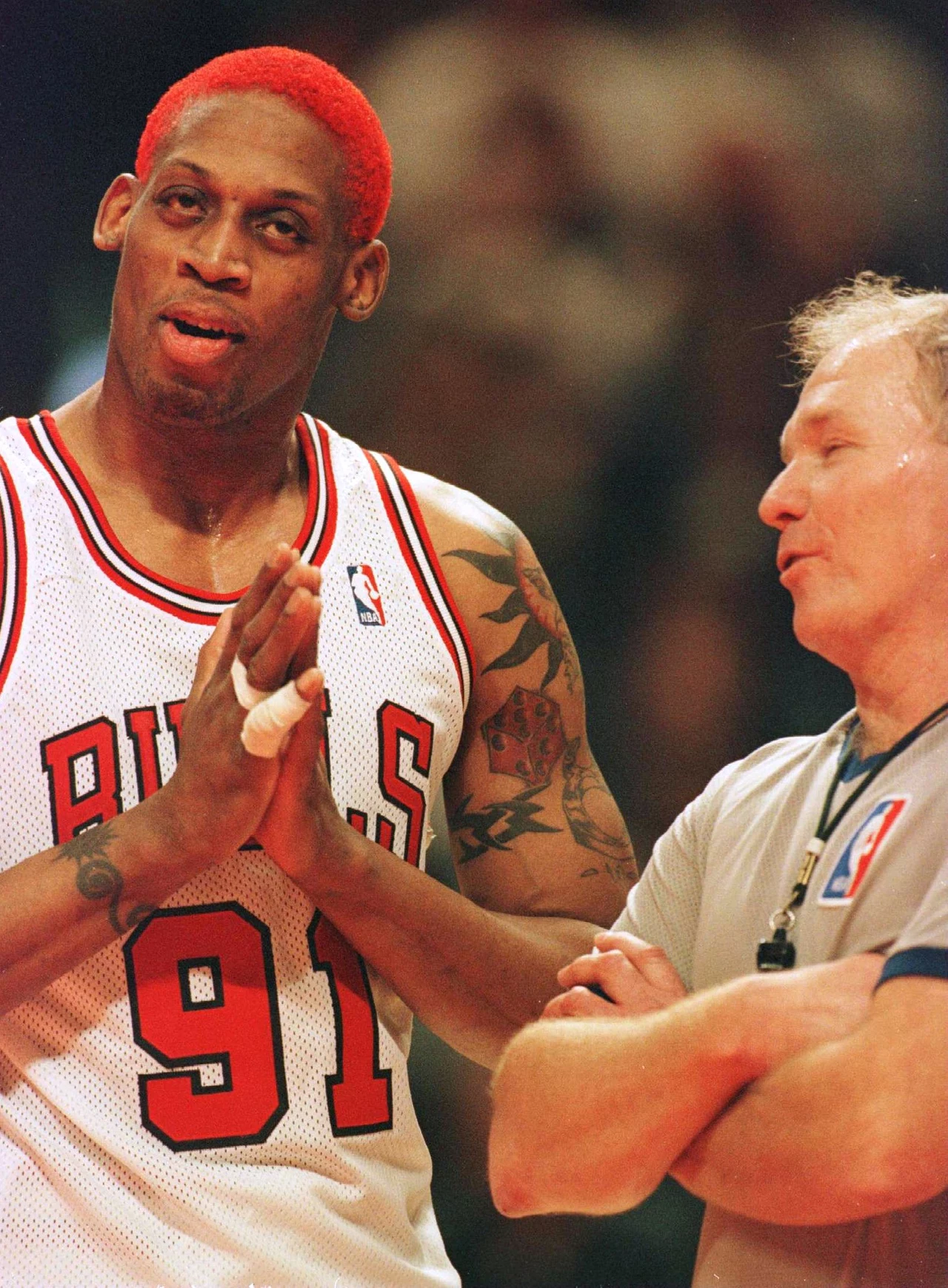 Dennis Rodman trzykrotnie był mistrzem NBA z Chicago Bulls Dennis Rodman trzykrotnie był mistrzem NBA z Chicago Bulls