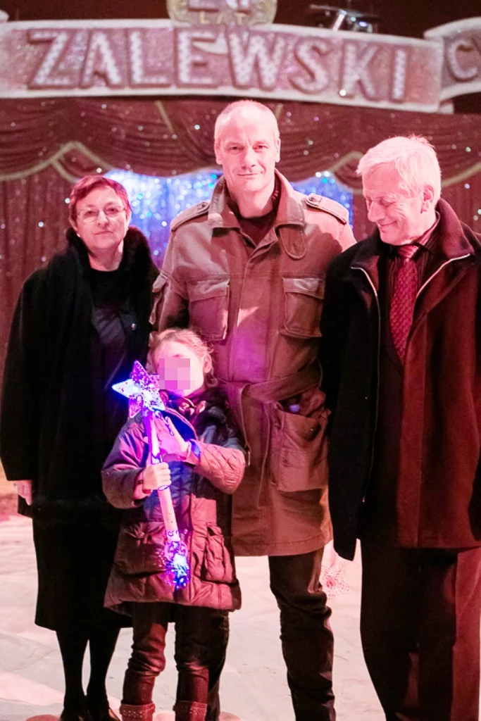 Piotr Zelt z córką Nadią i rodzicami