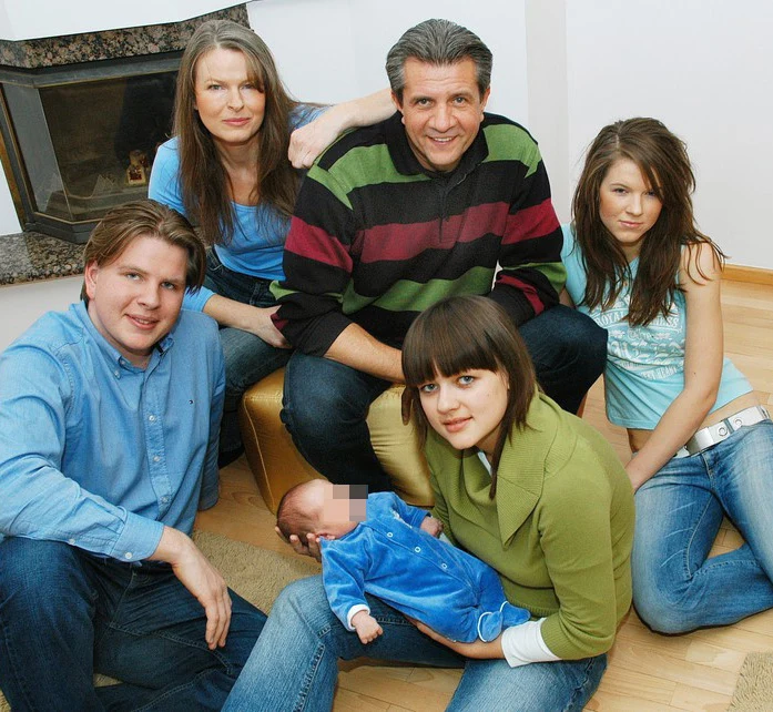 Rodzina w komplecie: Filip Chajzer z żoną Julią, synem Maksiem, rodzicami i siostrą Weroniką Rodzina w komplecie: Filip Chajzer z żoną Julią, synem Maksiem, rodzicami i siostrą Weroniką