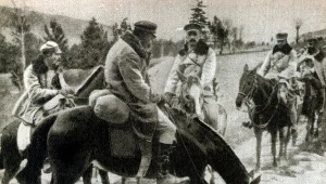 Józef Piłsudski na kasztance z oddziałami I Brygady Legionów (jesień 1914 r.)