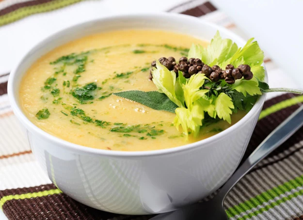Zupa z kalafiora jest daniem dietetycznym. 
