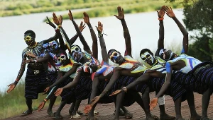 "Należy jednak zwrócić uwagę na specyficzny charakter synchronii, która ma miejsce przy okazji wspólnego tańca"