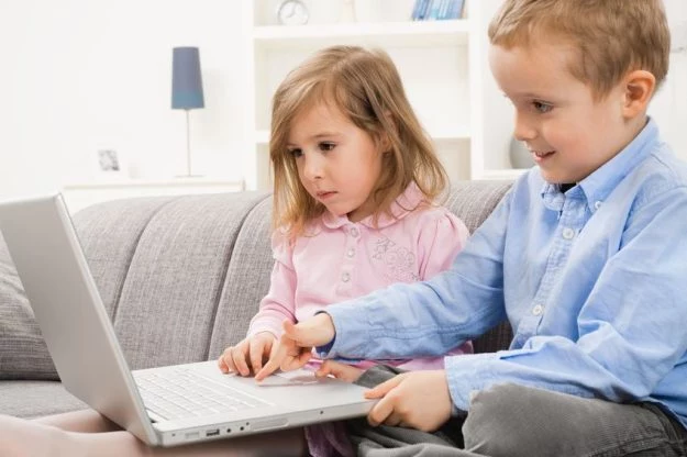 Niekontrolowana aktywność dzieci w internecie może być bardzo kosztowna