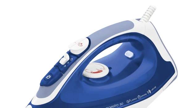 Żelazko Tefal Maestro FV3730  posiadające funkcje takie jak: wytwarzanie pary: 0-30 g/min, uderzenie pary o sile 90 g/min, możliwość prasowania w pionie, wbudowany system antywapienny AntiCalc czy funkcję samooczyszczania.
        
