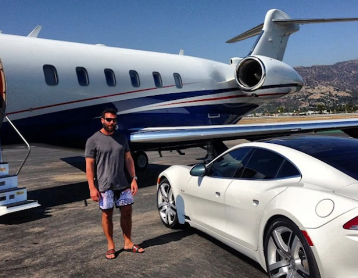 "Wybierałem się na siłownię, kiedy zadzwonił mój kumpel i zaproponował wypad do Aspen. 45 min później byłem już w samolocie"... "Wybierałem się na siłownię, kiedy zadzwonił mój kumpel i zaproponował wypad do Aspen. 45 min później byłem już w samolocie"...