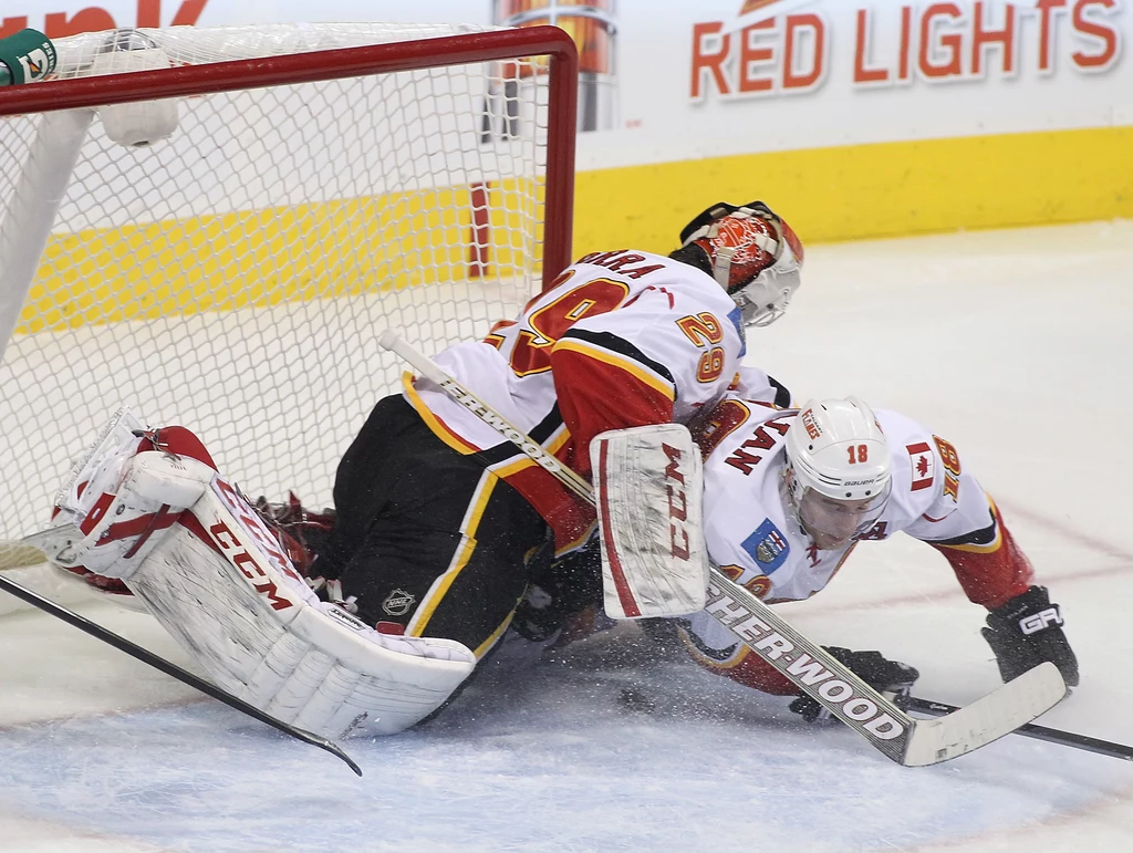 Bramkarz Calgary Flames Reto Berra