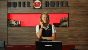 Widzowie nie poznają dalszych losów bohaterów "Hotelu 52". Serial definitywnie znika z anteny! 