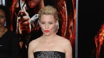 Elizabeth Banks w topie i spodniach projektu Jenny Packham