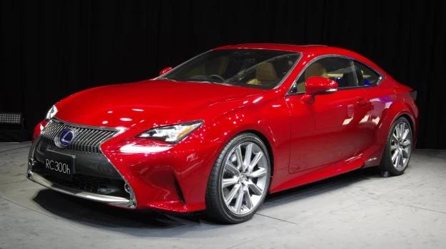 Nowy Lexus RC powstał na platformie modelu GS i zadebiutował kilka dni temu w Tokio. Tylnonapędowe coupe będzie konkurować z BMW serii 4, Audi A5 oraz Mercedesem klasy E Coupe. Nowy Lexus RC powstał na platformie modelu GS i zadebiutował kilka dni temu w Tokio. Tylnonapędowe coupe będzie konkurować z BMW serii 4, Audi A5 oraz Mercedesem klasy E Coupe.