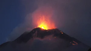 Etna - aktywny i największy wulkan Europy - jest położona na wybrzeżu na włoskiej Sycylii.