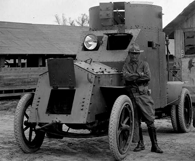 Samochód pancerny white, model z 1916 r., używany w wojsku amerykańskim. Takie wozy zostały wykorzystane w zagonie na Kowel