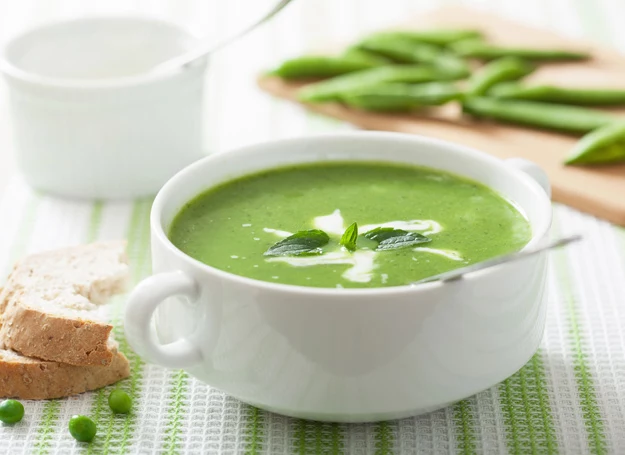 Zupa z zielonego groszku jest sycąca, a zarazem lekkostrawna. 