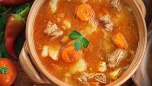 Zupa pomidorowo-ziemniaczana smakuje wyjątkowo. 