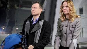 Młody Chojnicki osobiście odbierze Zytę z lotniska, ale gdy zjawi się w hali przylotów, przeżyje szok.  
