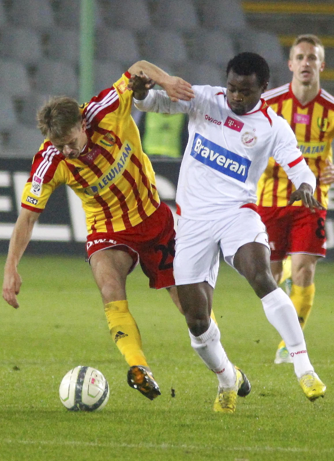 Bohaterem gospodarzy został Jacek Kiełb, który strzelił dwa gole. Bohaterem gospodarzy został Jacek Kiełb, który strzelił dwa gole.