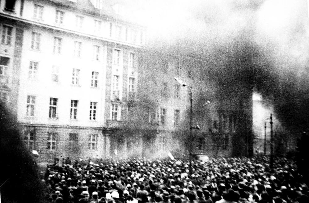 15.12.1970, Gdańsk, płonący Komitet Wojewodzki PZPR 15.12.1970, Gdańsk, płonący Komitet Wojewodzki PZPR
