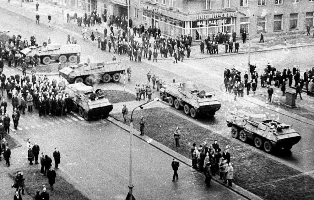 15.12.1970, Gdańsk, wojskowe transportery na ulicach 15.12.1970, Gdańsk, wojskowe transportery na ulicach