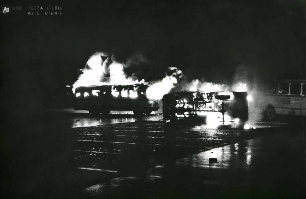14.12.1970 Gdańsk, płonące autobusy na Dworcu Głównym 14.12.1970 Gdańsk, płonące autobusy na Dworcu Głównym