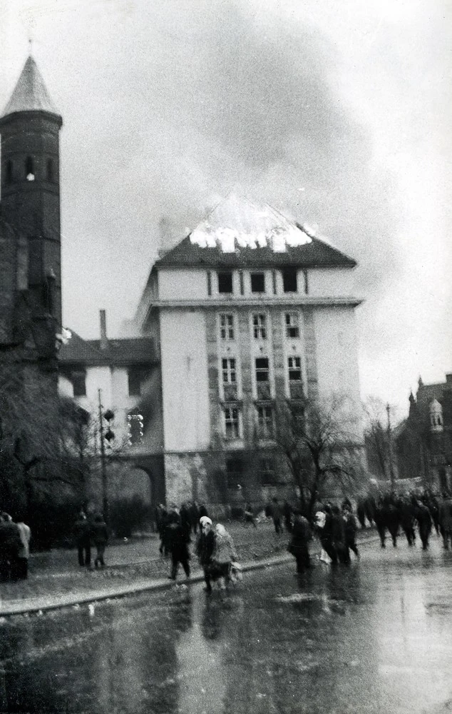 15.12.1970, Gdańsk, płonący Komitet Wojewódzki PZPR 15.12.1970, Gdańsk, płonący Komitet Wojewódzki PZPR