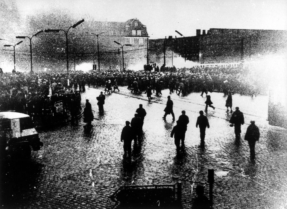 15.12.1970, Gdańsk, godz 7.30, ul. Świerczewskiego, komenda MO i więzienie 15.12.1970, Gdańsk, godz 7.30, ul. Świerczewskiego, komenda MO i więzienie