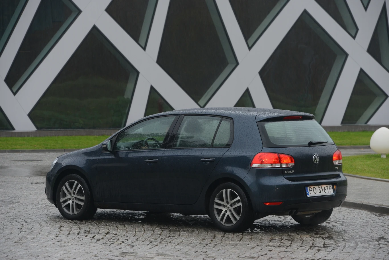 Hatchback 5d cieszy się największą popularnością.