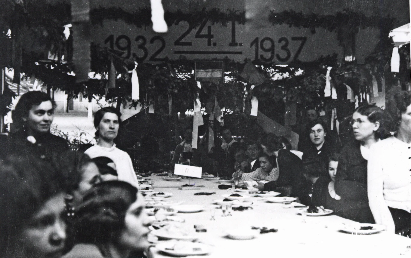 Uroczystość z okazji 5-lecia fabryki gumy, (1937 r.) Uroczystość z okazji 5-lecia fabryki gumy, (1937 r.)