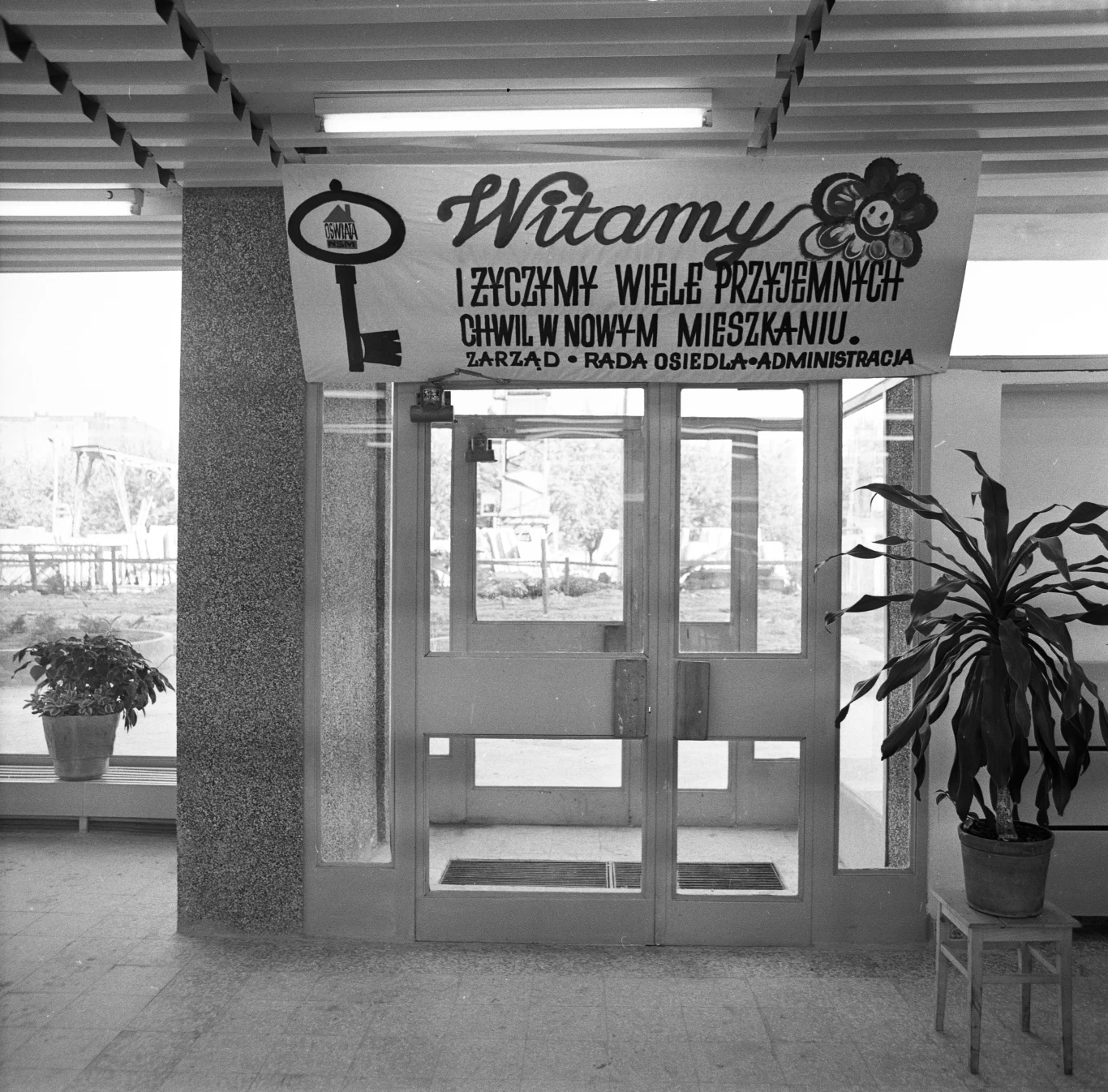 Warszawa, 1970, osiedle "Oświata" - powitanie nowych mieszkańców Warszawa, 1970, osiedle "Oświata" - powitanie nowych mieszkańców