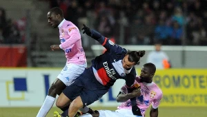 Zlatan Ibrahimović w meczu z Evian Thonon Gaillard