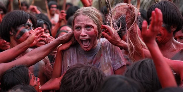 Kanibalizm jest powszechny w wielu plemionach świata, kadr z filmu "The Green Inferno"