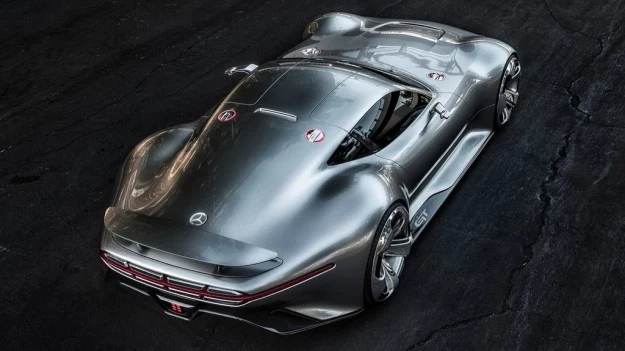 AMG Vision Gran Turismo zachowa swoje znaki rozpoznawcze: chromowane wykończenie karoserii, chowany tylny spojler czy końcówki wydechu "wtopione" w tylny pas. Specjalne obręcze dostarczy firma ADV.1.