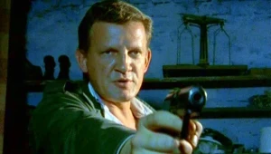 Realizacja serialu trwała 12 lat (1976-87). Głównym bohaterem był por. Sławomir Borewicz: przystojny, pewny siebie i sprawny. 