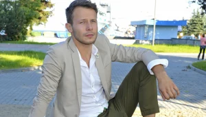 - Czasami ekipa jest zmęczona moimi żartami. Słyszę, żebym „nie fisiował” - mówi Mateusz Banasiuk. 