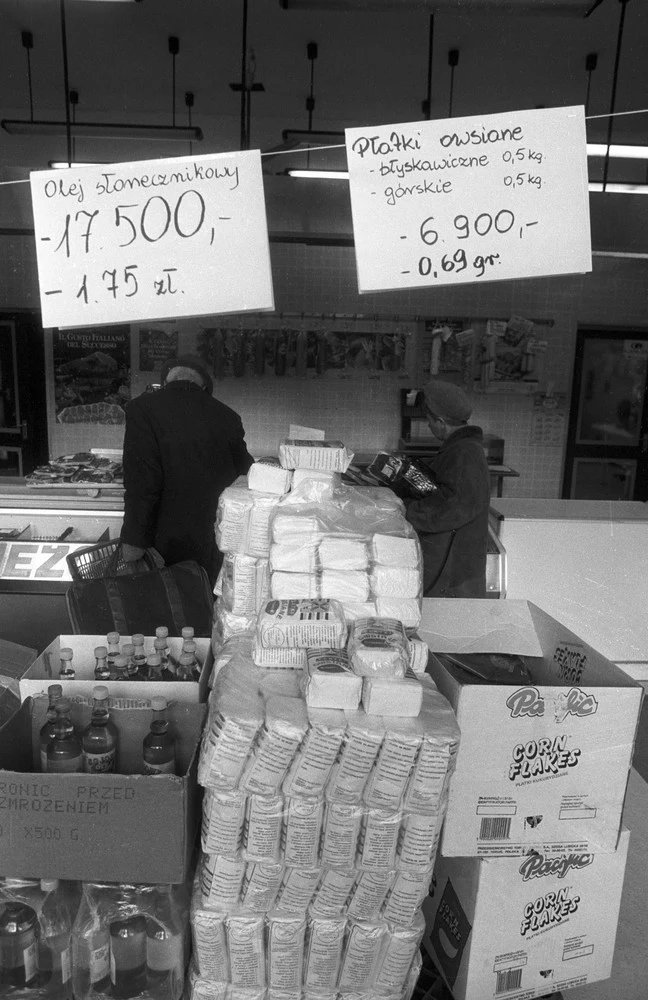 28.12.1994, Warszawa, sklep spożywczy i ceny produktów przed i po denominacji 