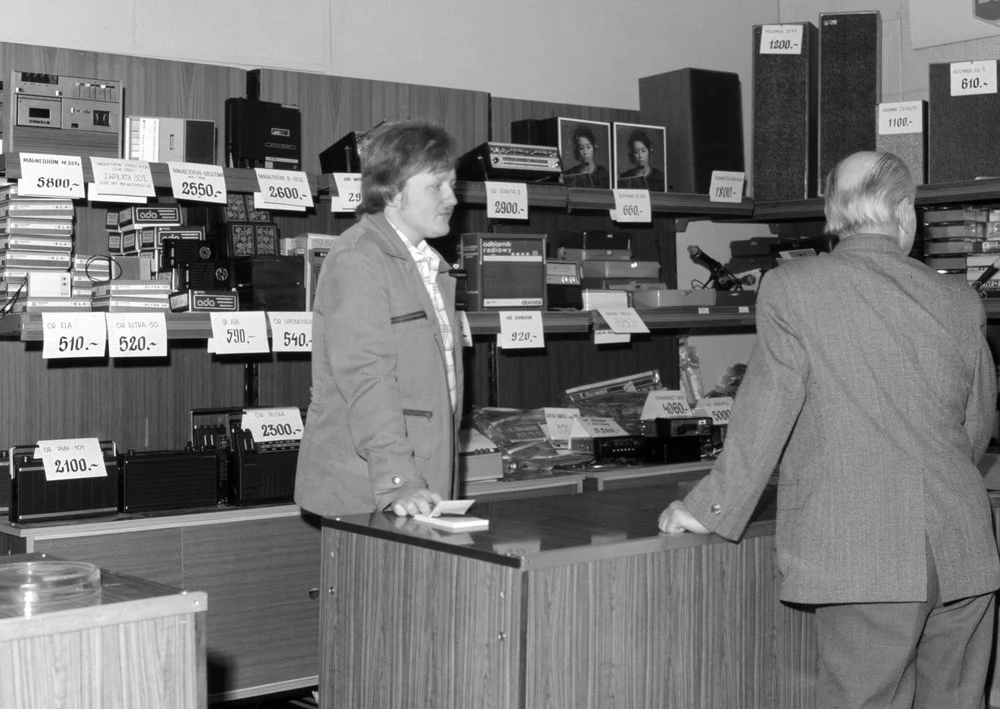 Sklep z radioodbiornikami, Warszawa, lata 80.