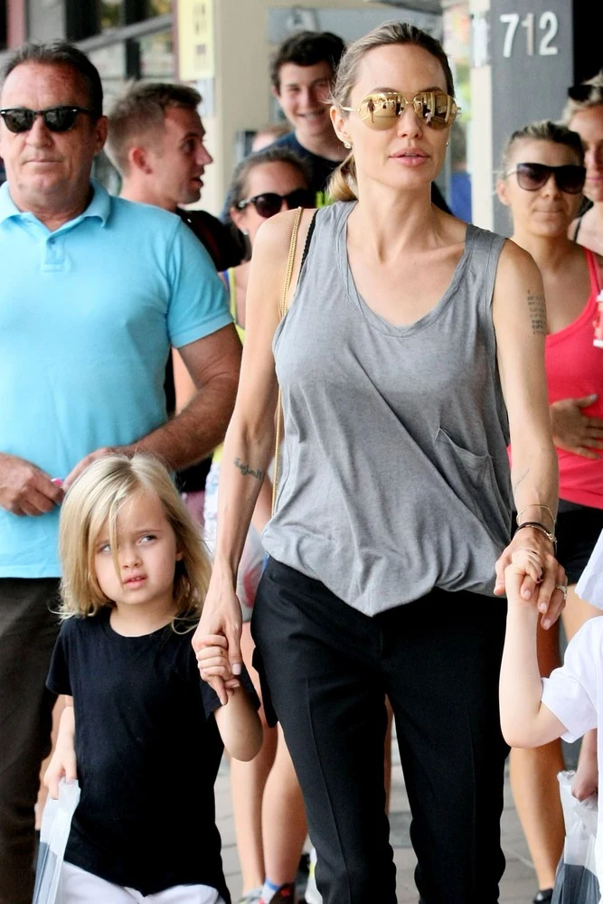 Angelina z córeczką Angelina z córeczką