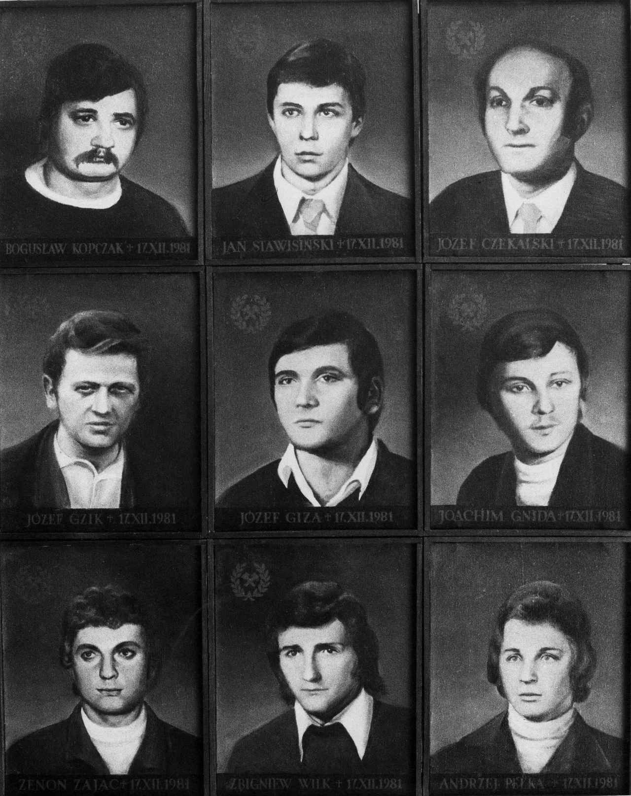 9 górników poległych 17.12.1981 w kopalni "Wujek": Bogusław Kopczak, Jan Stawisiński, Józef Czekalski, Józef Giza, Joachim Gnida, Zenon Zając, Zbigniew Wilk, Andrzej Pełka. Obrazy namalowala Halina Eysymont