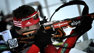 Rosjanin Anton Szipulin na strzelnicy