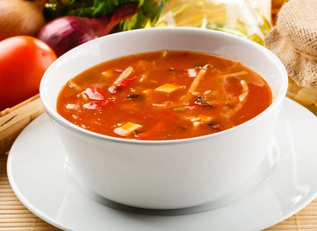 Zupa pomidorowa jest lubiana i przez dzieci, i przez dorosłych. 