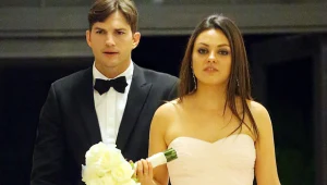 Mila i Ashton nie mogą się od siebie oderwać i spędzają ze sobą każdą wolną chwilę. Nie przejmują się plotkami na swój temat i zachowują, jakby świata poza sobą nie widzieli.
