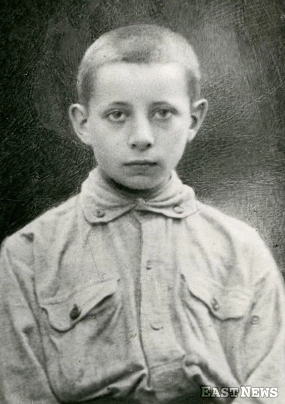 Jurek Bitschan (29.11.1904 - 21.11.1918) - jeden z najmłodszych obrońców Lwowa, harcerz, szeregowiec odcinka V, komp. Kulparkowska por. Bergmana. Był synem ppłk. Aleksandry Zagórskiej, komendantki oddzialu kurierek i organizatorki Ochotniczej Legii Kobiet