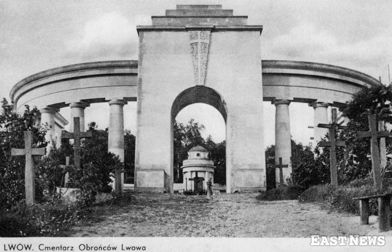 Pomnik Chwały na cmentarzu Obrońców Lwowa (Orląt), 1930