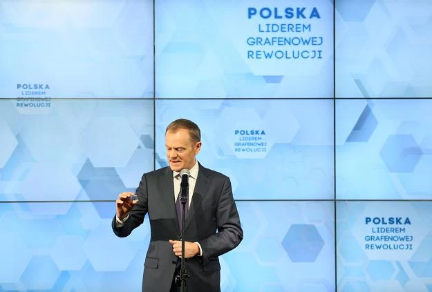 Donald Tusk podczas uroczystego rozpoczęcia produkcji grafenu 