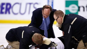 Brooks Orpik stracił przytomność po ataku Shawna Thorntona