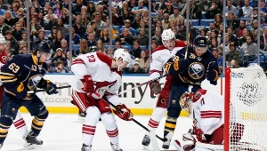 Bramkarz Phoenix Coyotes Mike Smith na długo zapamięta mecz z Buffalo Sabres