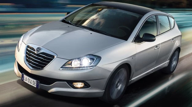Lancia Delta zadebiutowała w 2007 roku. Model bazuje na płycie Fiata Bravo. Lancia Delta zadebiutowała w 2007 roku. Model bazuje na płycie Fiata Bravo.